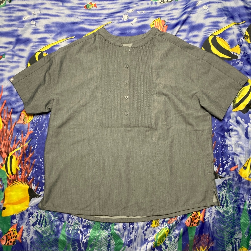 Preloved Figs Technical Collection Scrub Top Womens
Size: S